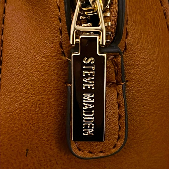 Steve Madden bag. Handbag. Purse. Pocketbook. - Picture 4 of 13